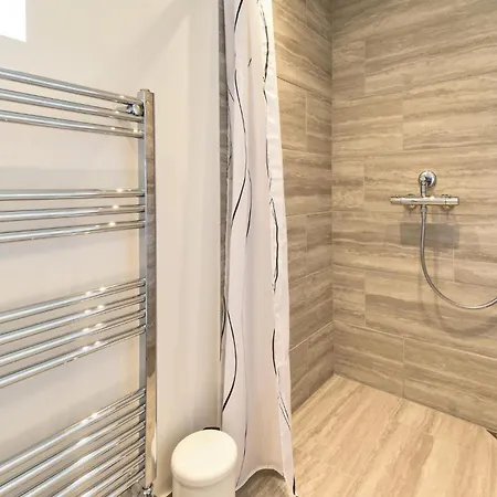 Lille Ron نْيوبورغ